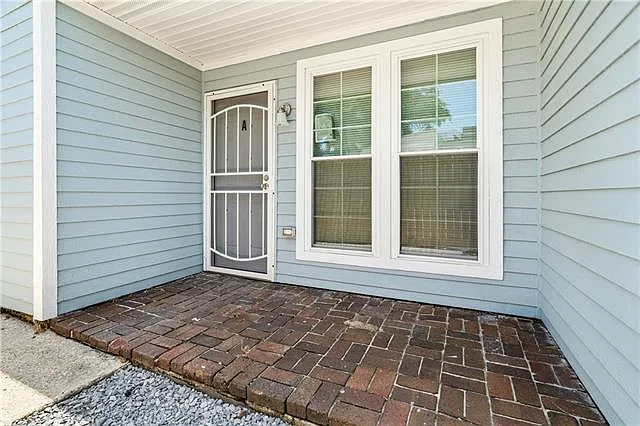 2 bed, 1.0 bath, 806 sqft, $1,250 — Photo 2