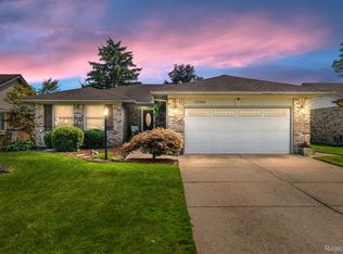 37504 Fieldcrest Ln, Sterling Heights, MI