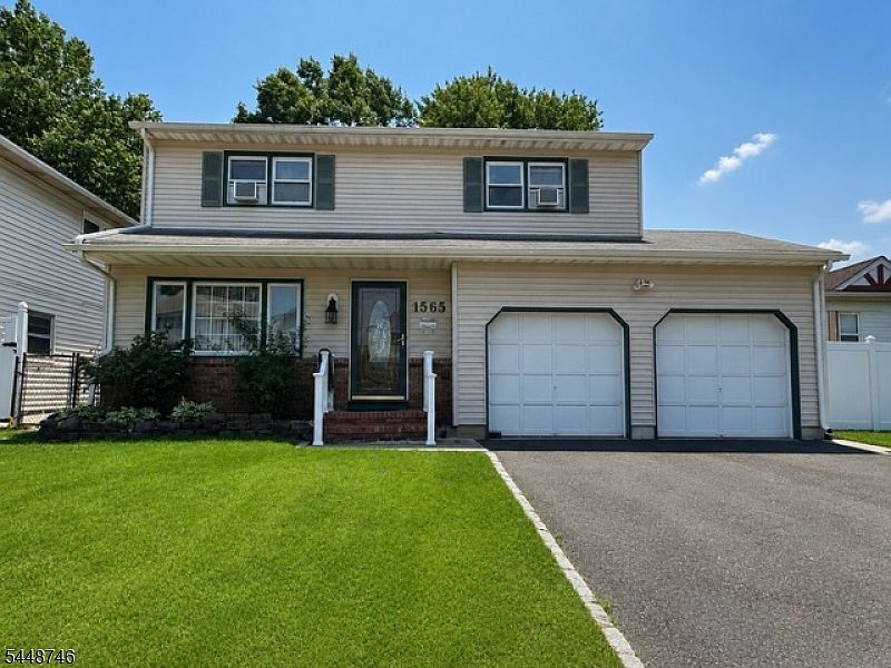 1st image of 1565 Ridgeway St