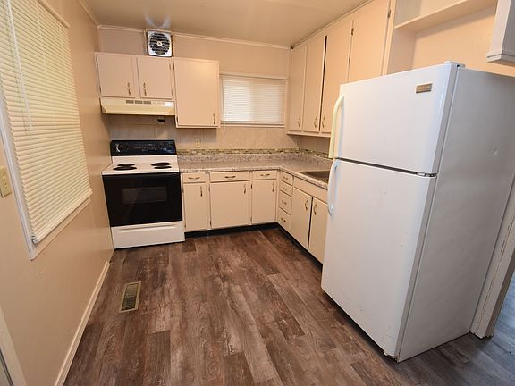 4th image of 3733 Whitcomb Ave