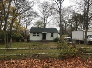 1 Kyle Rd, Hampton Bays, NY 11946