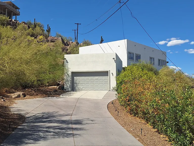 2360 E Sequoia Dr — Photo 2