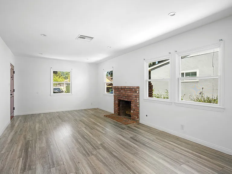 6438 Densmore Ave — Photo 6