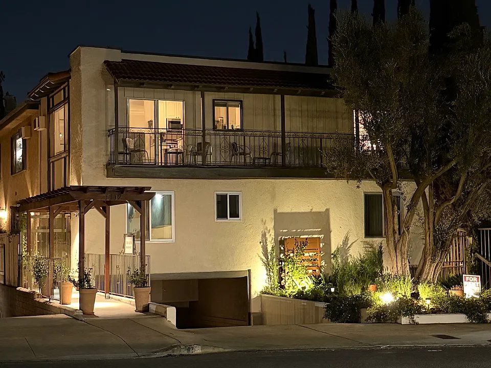 1112 N Olive Dr #3
