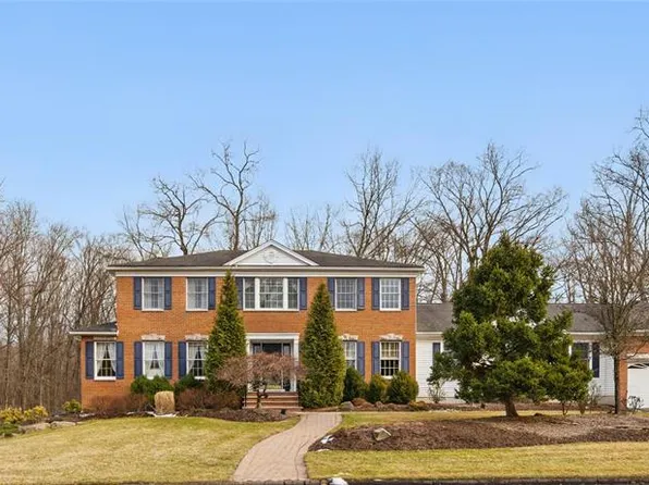 57 S Colonial Dr, Harrington Park, NJ 07640