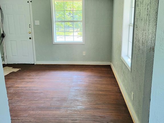 3rd image of 6831 Narcissus St