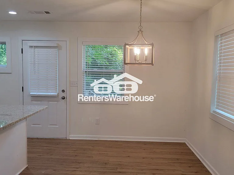 1700 Shirley St SW — Photo 5