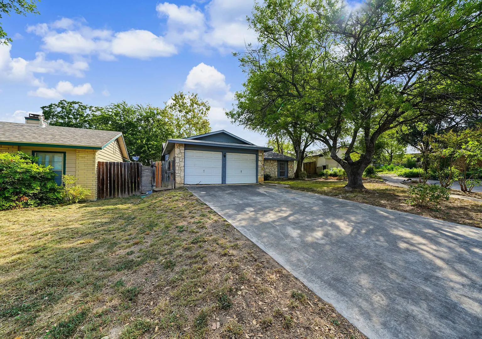 Charming 3-Bedroom Home with Fireplace & Spacious Backyard - Realtor Commission Offered: $500 — Photo 3