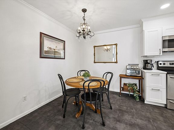 3rd image of 1601 S Shepherd Dr APT 216