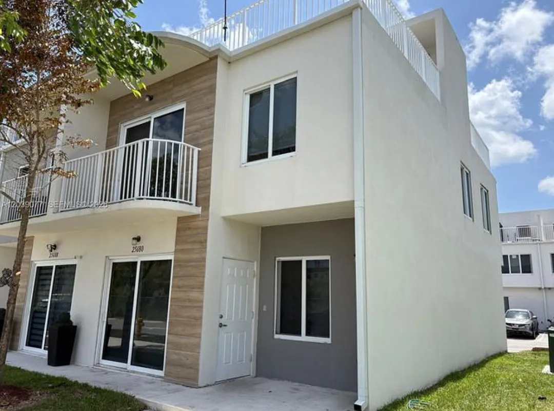 4 bed, 3.5 bath, 1398 sqft, $2,700 — Photo 1