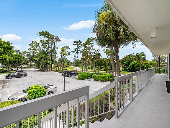 5th image of 4367 N QUAIL RIDGE Drive N #B