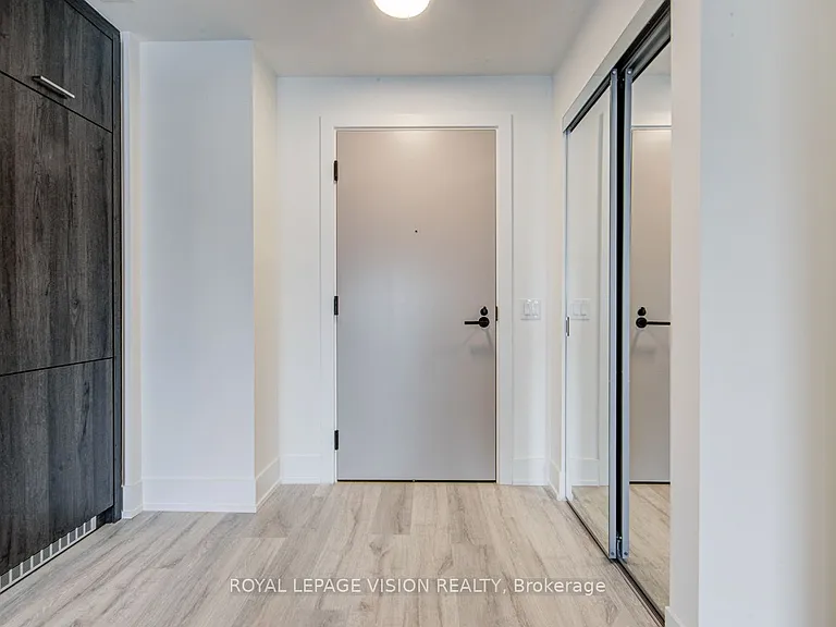 858 Dupont St #526 — Photo 8