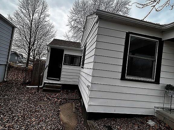2nd image of 622 N 1st St