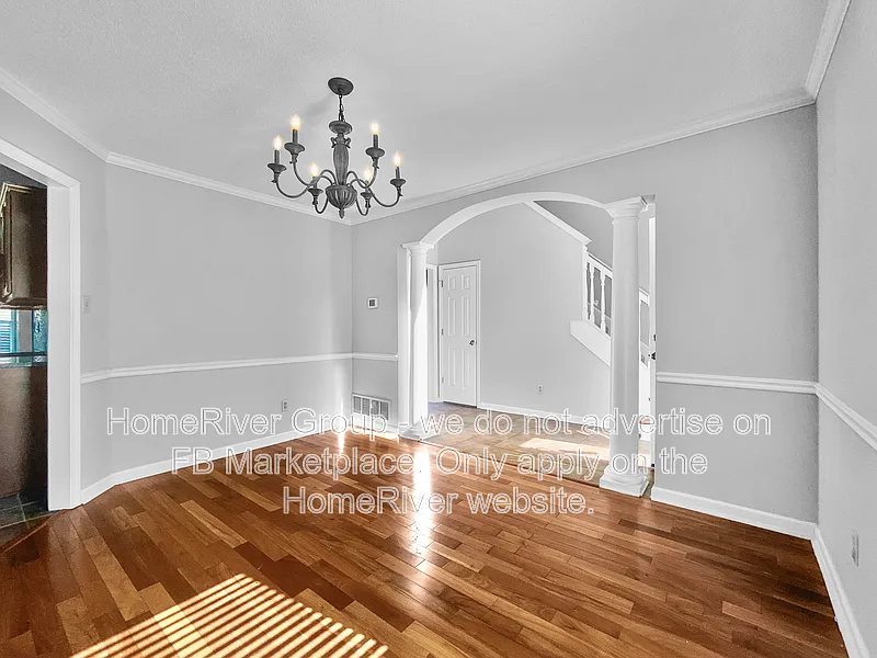 5 bed, 2.5 bath, 2860 sqft, $2,395 — Photo 4