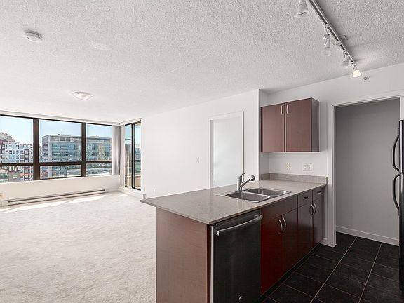 3rd image of 938 Smithe St #1704