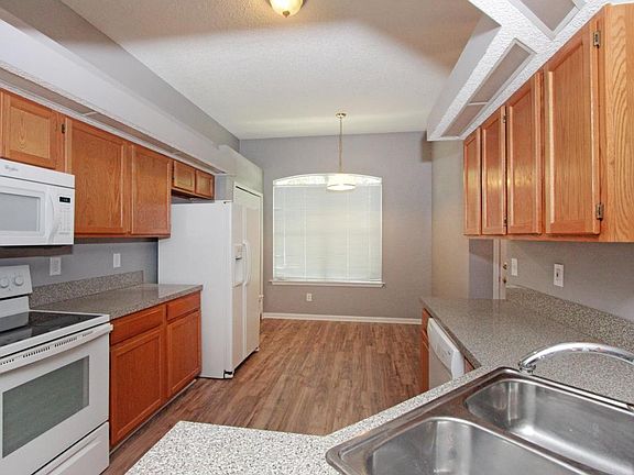 5th image of 8412 Three Creeks Blvd