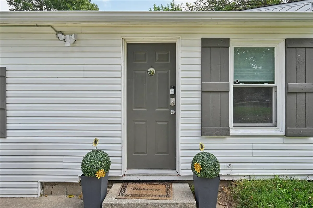 3 bed, 2.0 bath, 1182 sqft, $2,500 — Photo 4