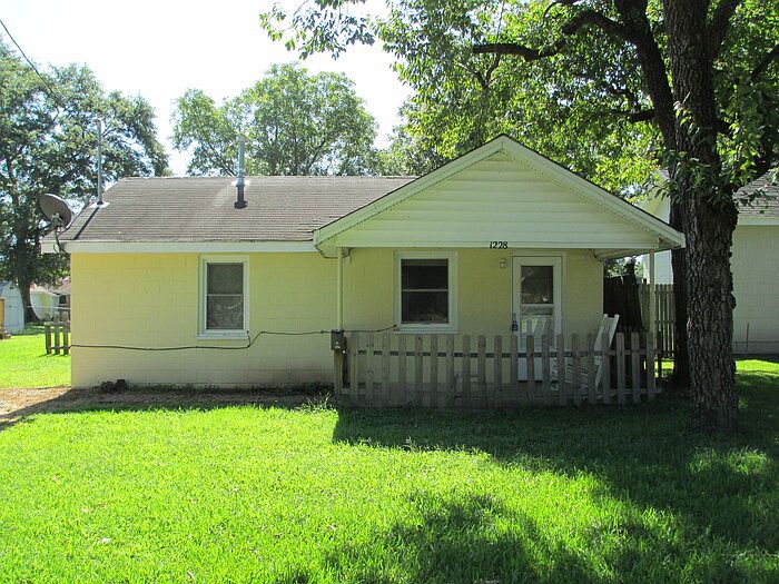 1st image of 1228 Virginia Ave