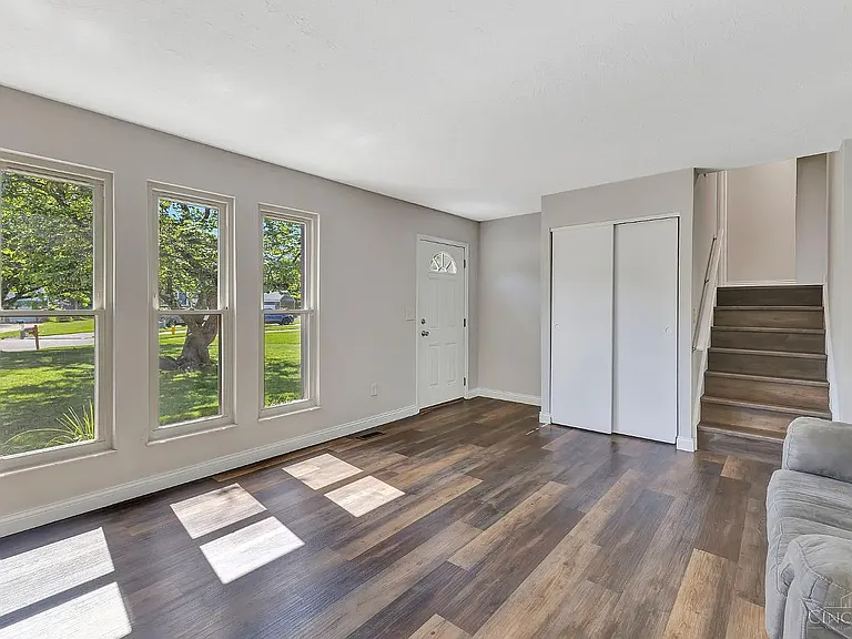 8187 Woodward Dr — Photo 3