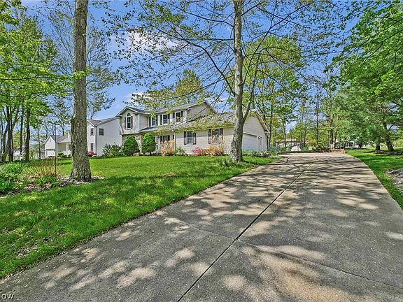 4th image of 1127 Deepwood Dr