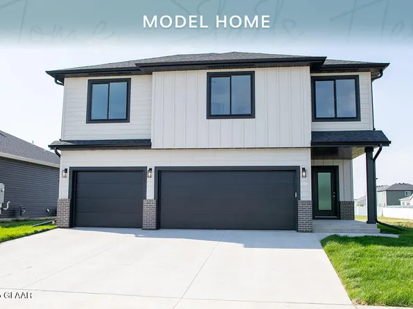 346 Wren Dr, Grand Forks, ND 58201