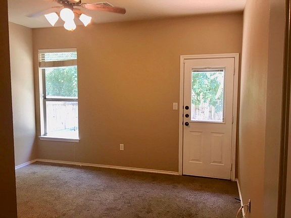 4th image of 933 Brown Rock Dr