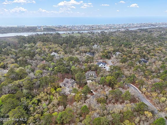 3rd image of 584 Asphodel Drive SW