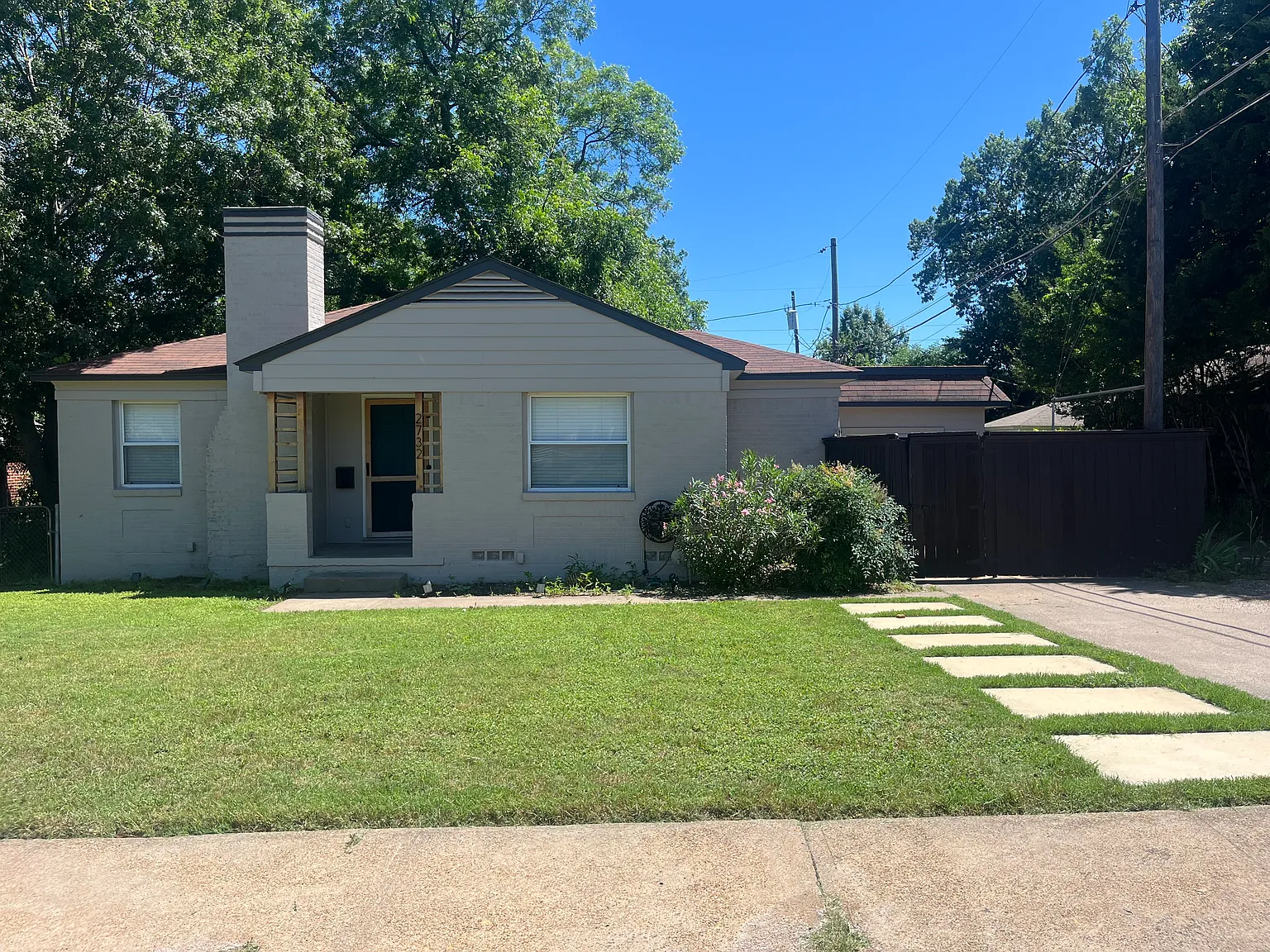 2732 Mateur St — Photo 2