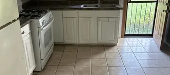 15815 W Lexington Ave — Photo 1