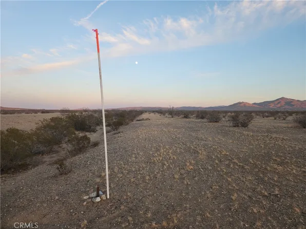 3334 Panamint Trl, Helendale, CA 92342