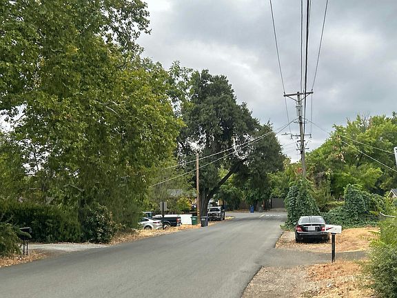 4th image of 2876 Larkspur Ln