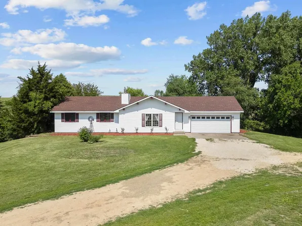 3796 160th St, Bryant, IA 52727