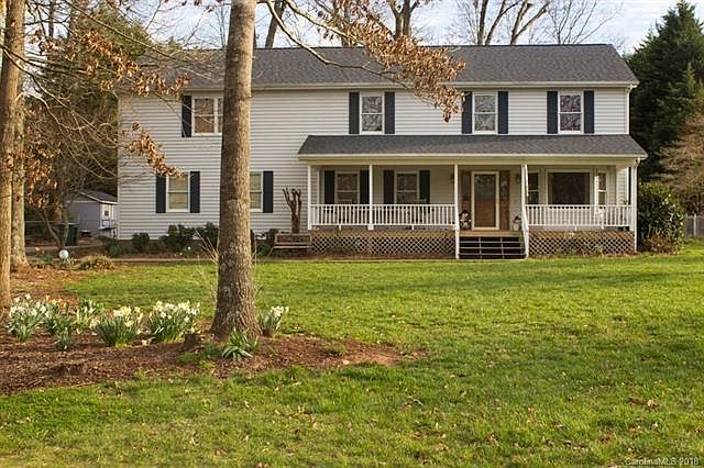 1st image of 221 Beech Brook Ln