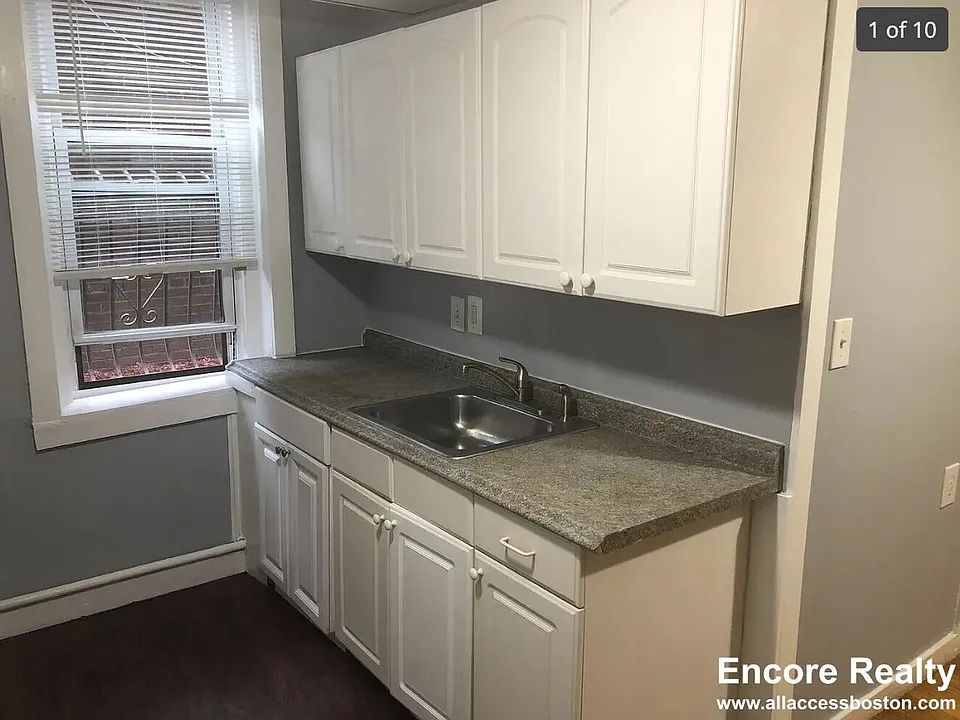 352 Riverway #7