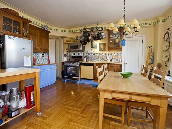 3rd image of 323 W 86th St #14A