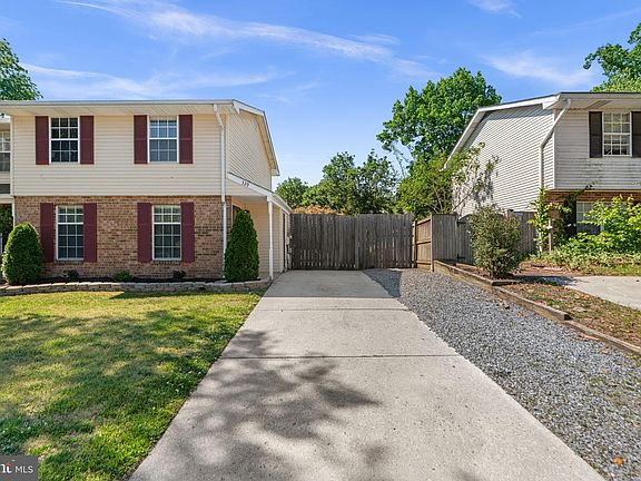 4th image of 329 Shetlands Ln