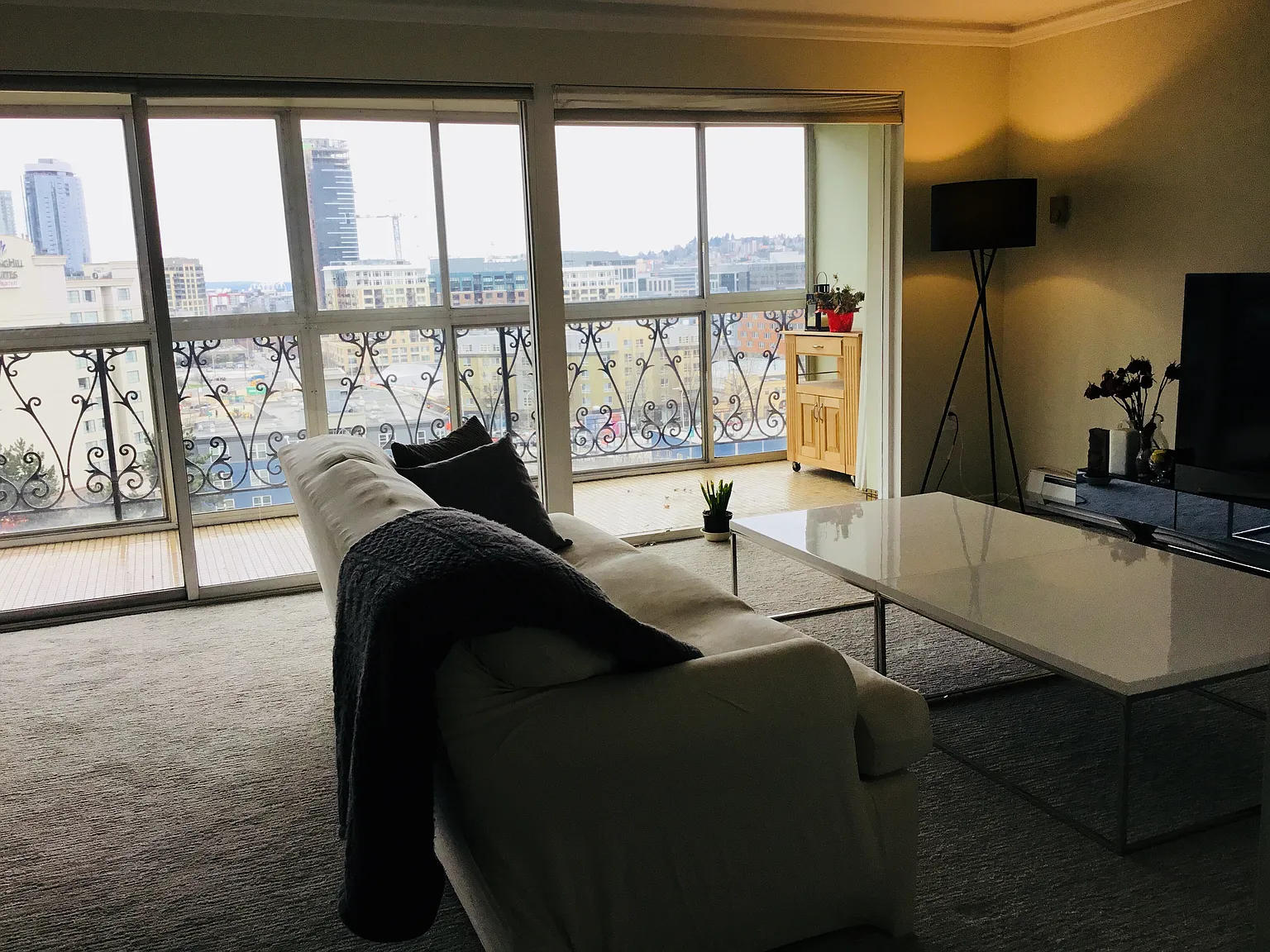 2 bed, 1096 sqft, $2,500 — Photo 4