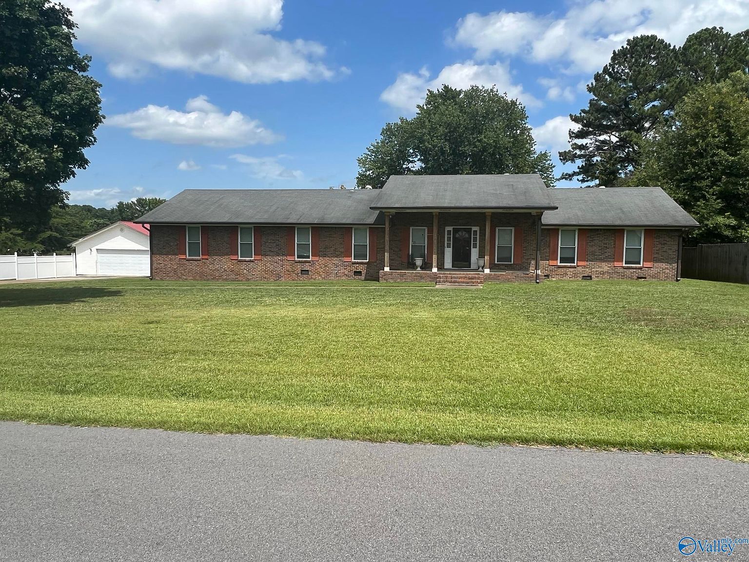1014 Flower St, Albertville, AL 35951 Zillow