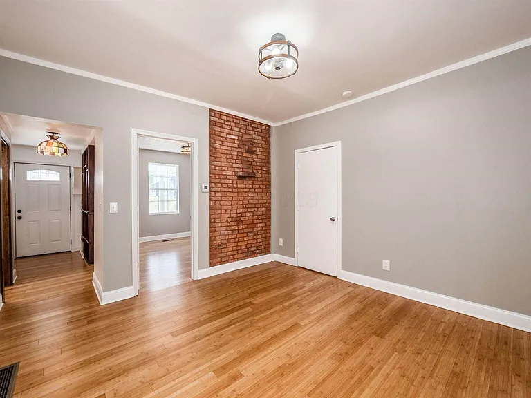 574 Seymour Ave — Photo 8