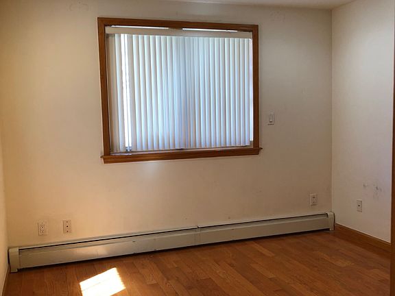 2nd image of 4344 158th St Fl 3
