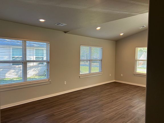 Livingroom looking into small dining area