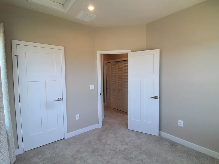 4489 Drysdale St — Photo 31