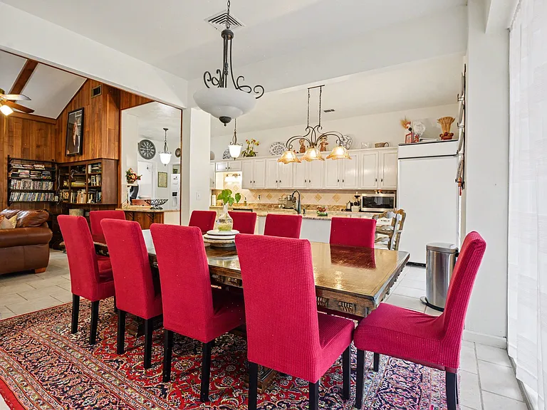 14140 Hillcrest Rd — Photo 3