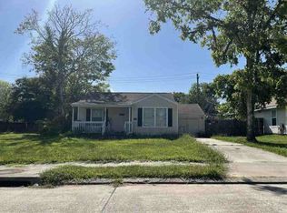 131 Huisache St, Lake Jackson, TX 77566