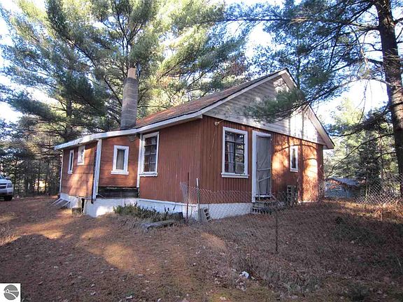 4th image of 2086 Richter St