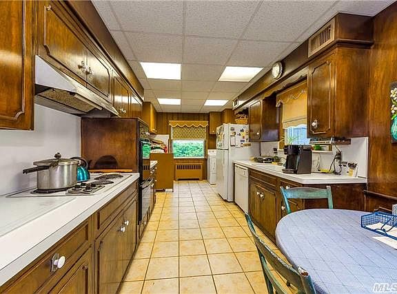 3rd image of 238 Willard Dr