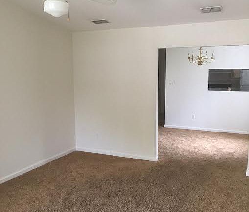 3rd image of 2528 Chateau Ln