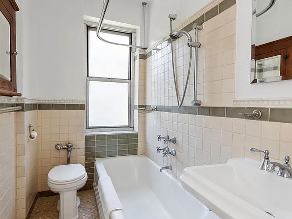 5th image of 161 E 91st St APT 4D