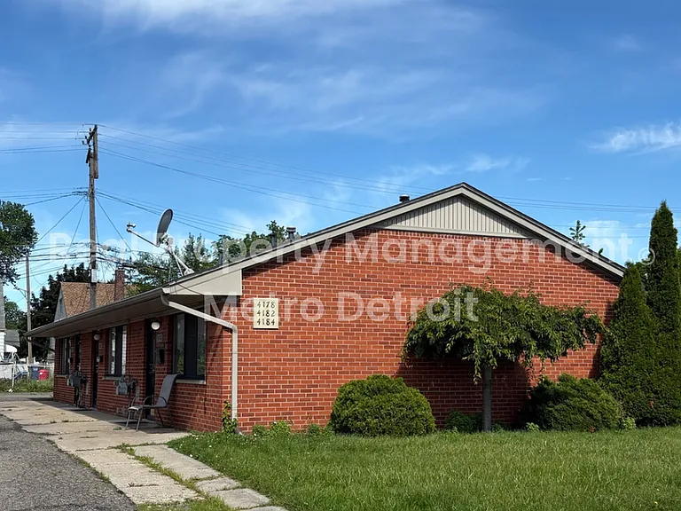 4182 Drouillard St — Photo 2