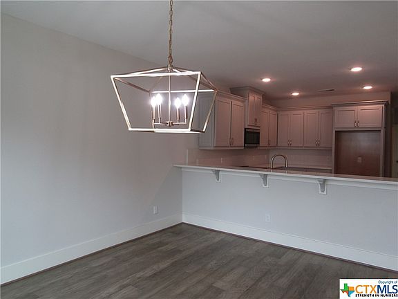 4th image of 406A W Crestwood Dr